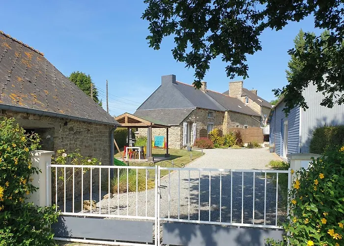 Charming Traditional 2-Bed Cottage Near Plemet