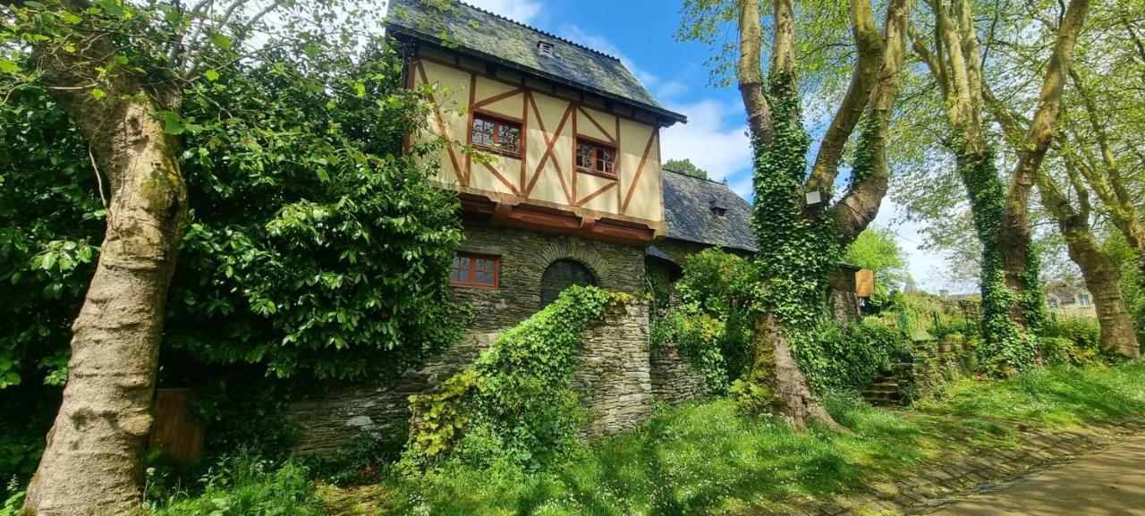 Charming Traditional 2-bed Near * Plemet